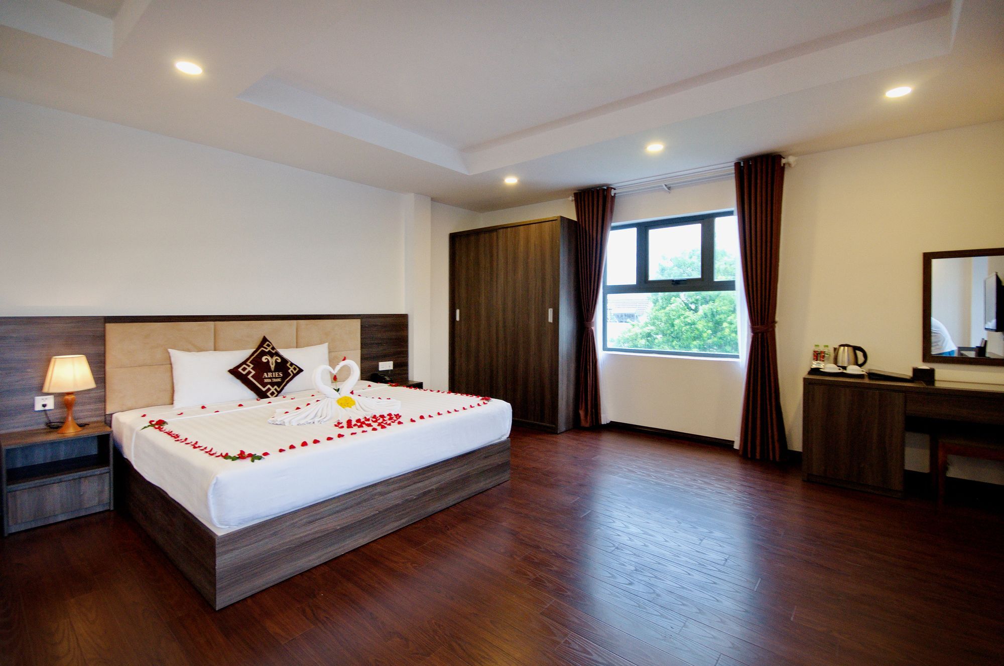 Aries Hotel На Транг Екстериор снимка